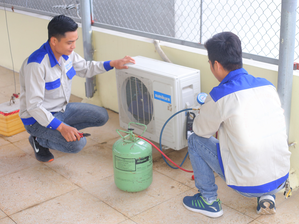 Bơm Gas Máy Lạnh Tại Nhà